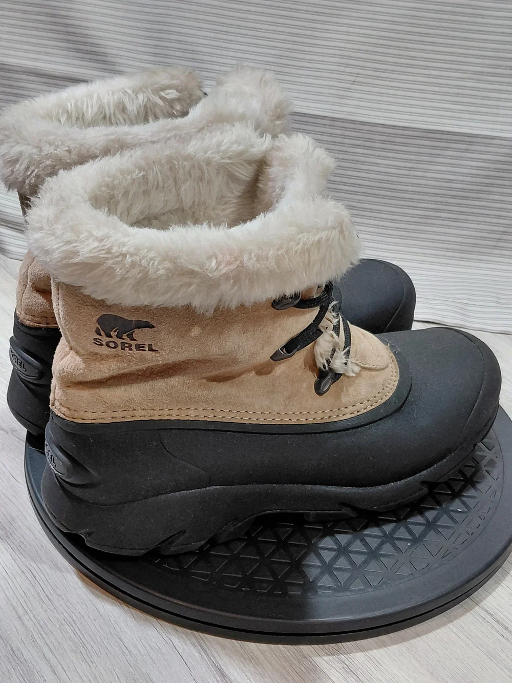 Sorel Women's Snow Angel Tan and Black Waterproof Winter Snow Boots SIZE 8